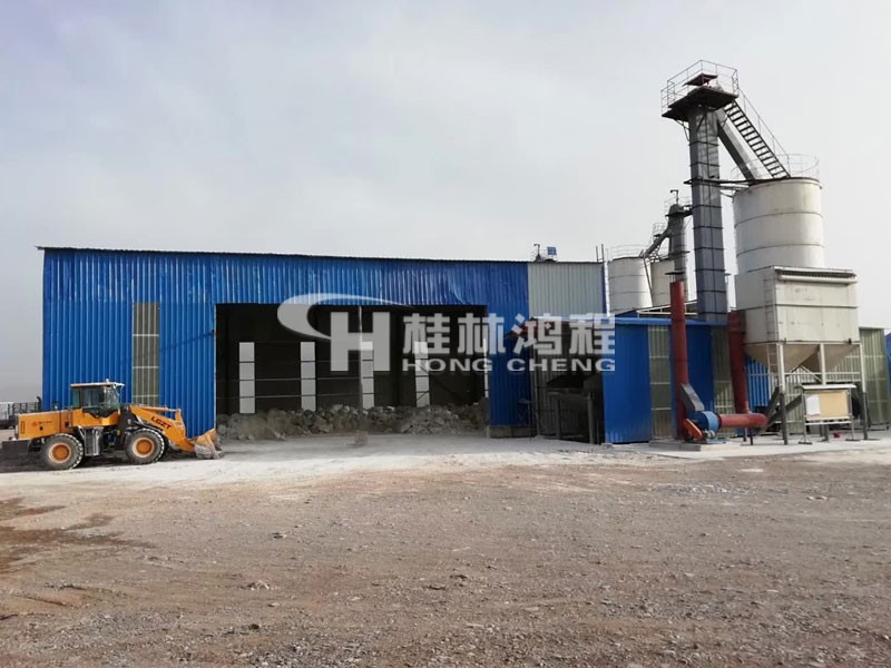 食用石膏粉磨機 HCQ雷蒙磨粉機 鴻程新疆石膏粉生產線廠房外景 食用石膏粉磨機 HCQ1500雷蒙磨粉機 鴻程新疆石膏粉生產線