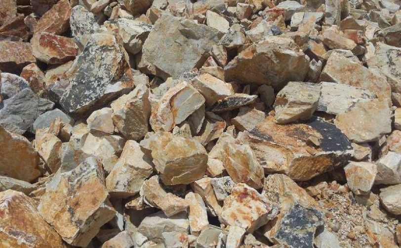 耐火材料原料有哪些？耐材專用磨粉機(jī)告訴你