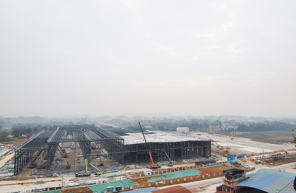 桂林鴻程礦山投資兩江寶山工程進度，2022年1月4日桂林鴻程礦山機械寶山工業園車間封頂大吉。